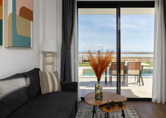 Aparthotel Flamingo View Suites&villas Nea Poteidaia