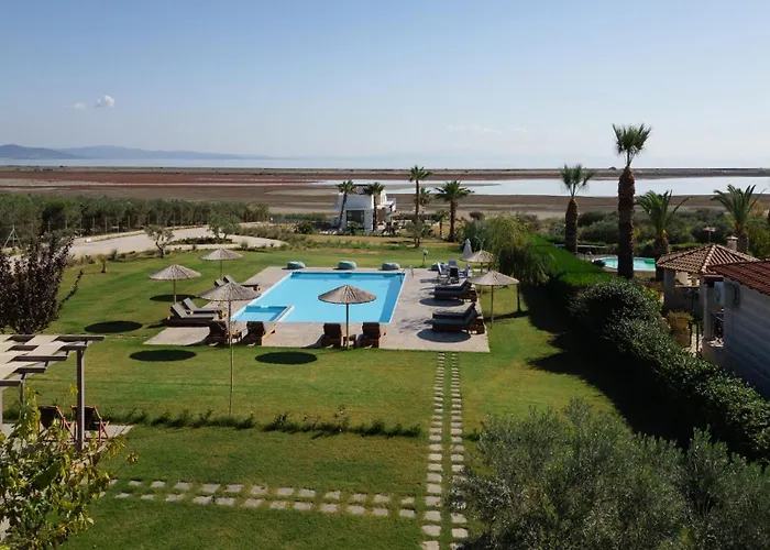 Aparthotel Flamingo View Suites&villas 4*