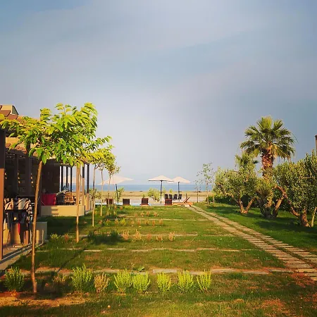 Ξενοδοχείο με διαμερίσματα Flamingo View & 4*