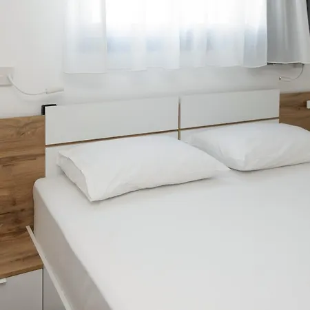 Ξενοδοχείο με διαμερίσματα Flamingo View & Νέα Ποτίδαια