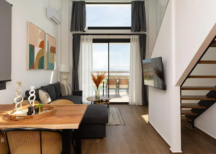 Apartahotel Flamingo View Suites&villas 4*